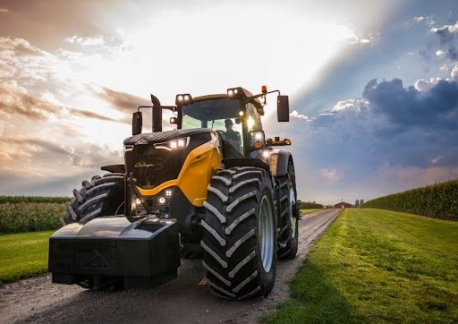 Agricultural tractor transporting a load in a field